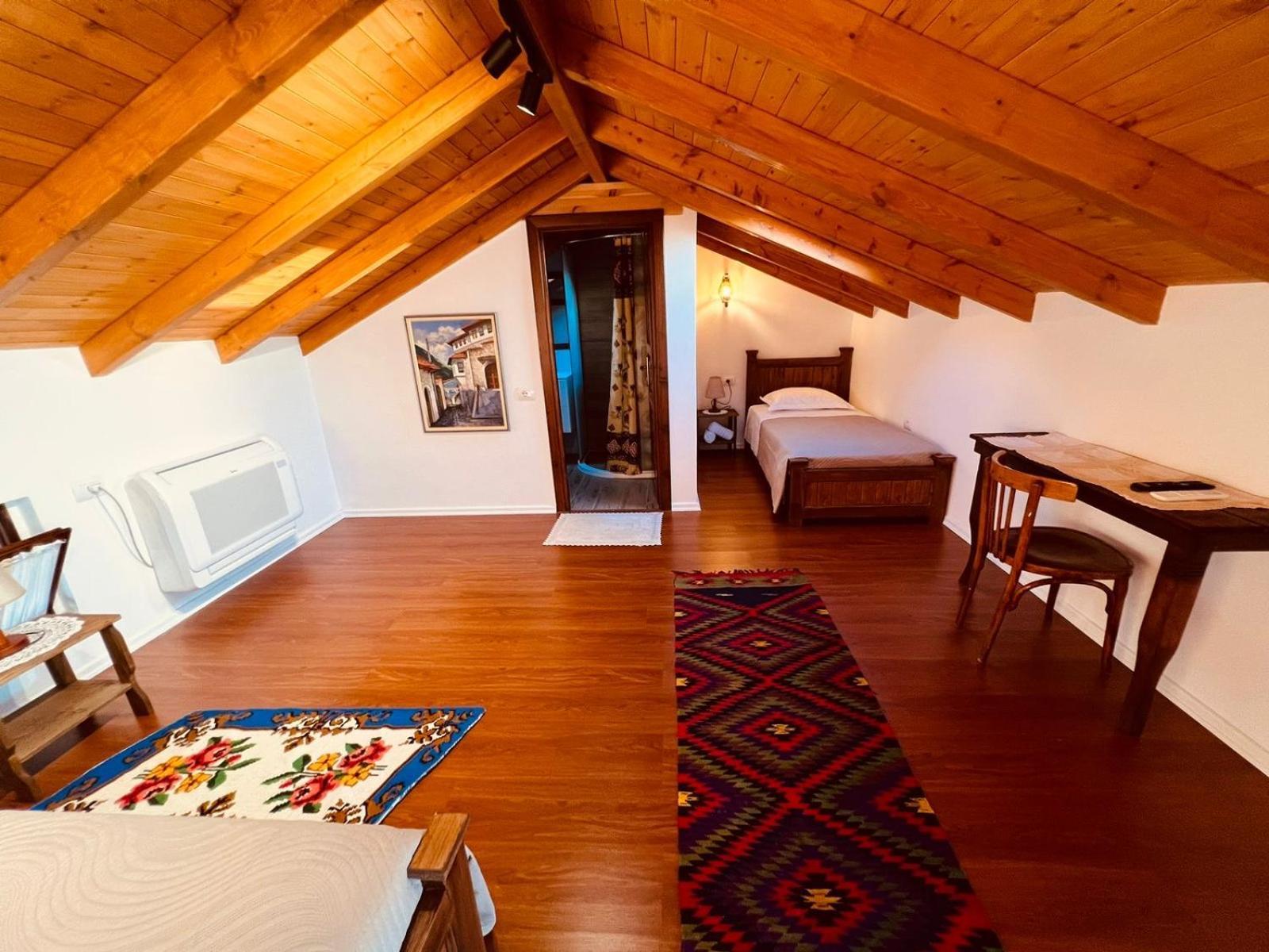 Kris Guesthouse Берат Екстер'єр фото